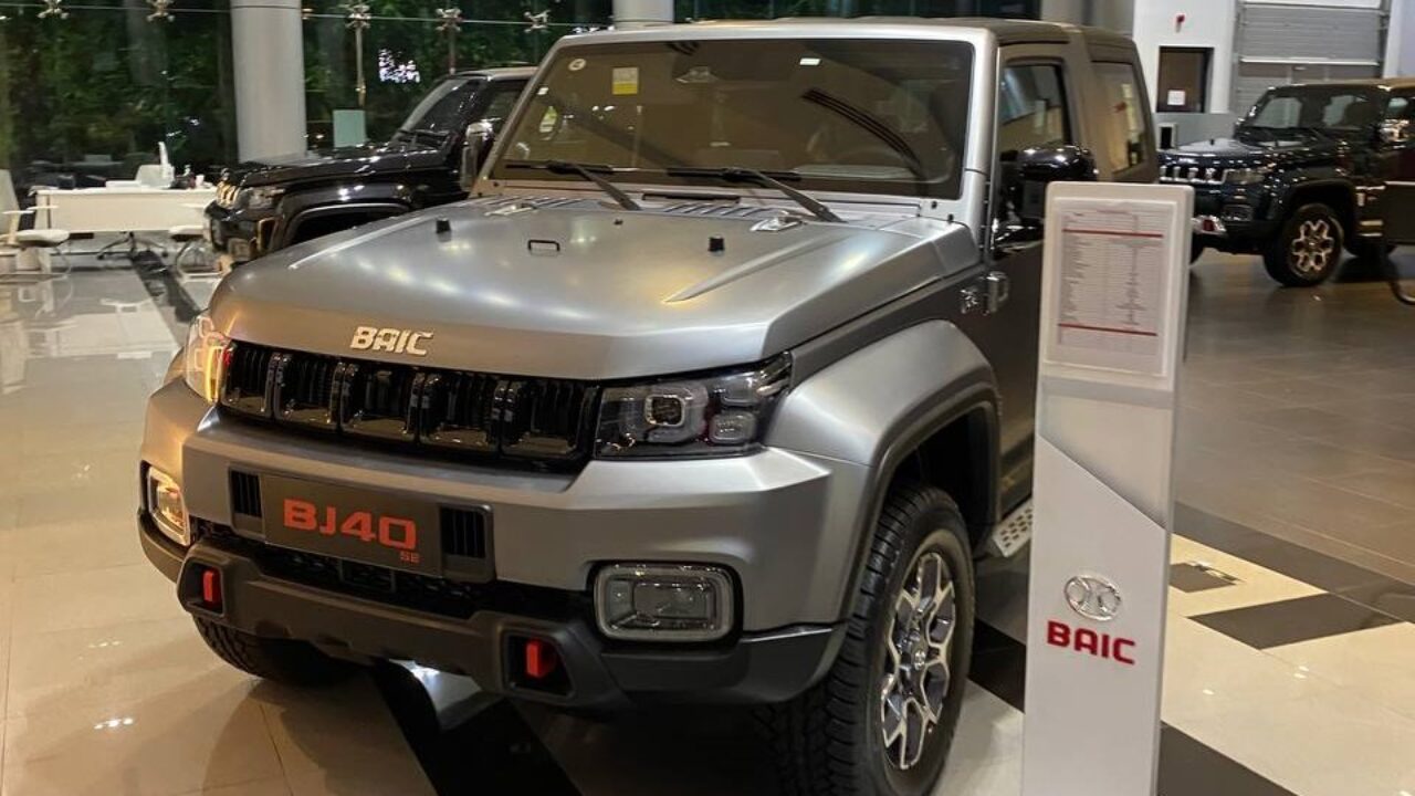 Изучаем BAIC BJ40: двери на ремнях, съемная крыша, надпись на русском -  Китайские автомобили